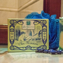 Charger l'image dans la galerie, Savon "Cher Monsieur" au parfum boisé 100g