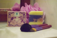 Charger l'image dans la galerie, Savon "Chère Madame" au parfum frais fleuri citronné 100g