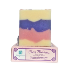 Charger l'image dans la galerie, Savon "Chère Madame" au parfum frais fleuri citronné 100g